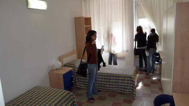 Un’altra tegola: ci sono perdite dal tetto dello stabile