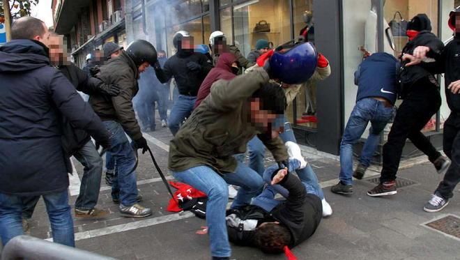 Gli antifascisti in piazza Un altro sabato di tensione 