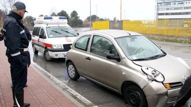 Investito sul marciapiede, 23enne gravissimo