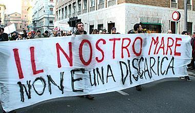 Bidoni tossici, l’ira dell’assessore: “Comune non invitato al tavolo” 