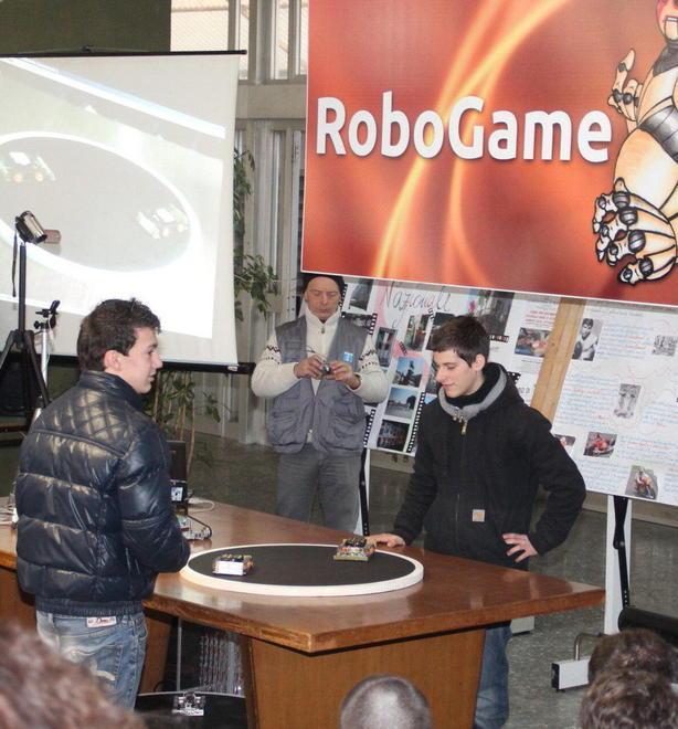 Grande sfida di sumo per piccoli robot 