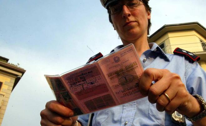 Patente per gli ottantenni Stop ai viaggi a Livorno 