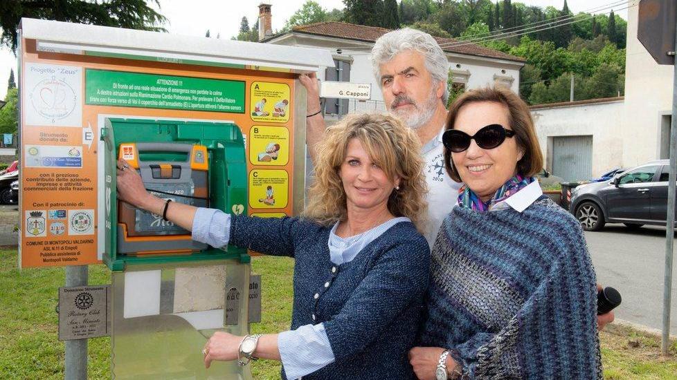 Un defibrillatore per il paese