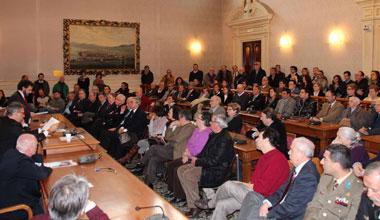 Intitolata a Luciano De Majo la sala preconsiliare del Municipio 