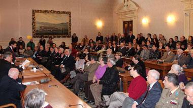 Intitolata a Luciano De Majo la sala preconsiliare del Municipio