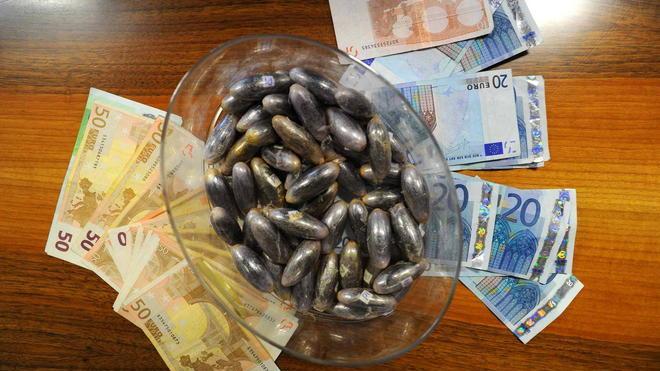Giovane arrestato con 59 ovuli pieni di hascisc