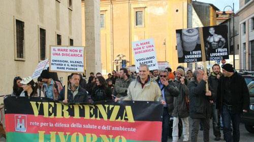 In mare i veleni dei fusti, possibile divieto di pesca