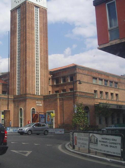 Disoccupati in fila per chiedere all’Inps duplicati del cedolino 