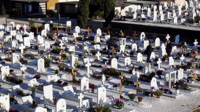 Luci al cimitero, stop al salasso Addio alla sovrattassa del 25%