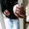 Ladri d’appartamento scatenati, uno arrestato davanti al sindaco 