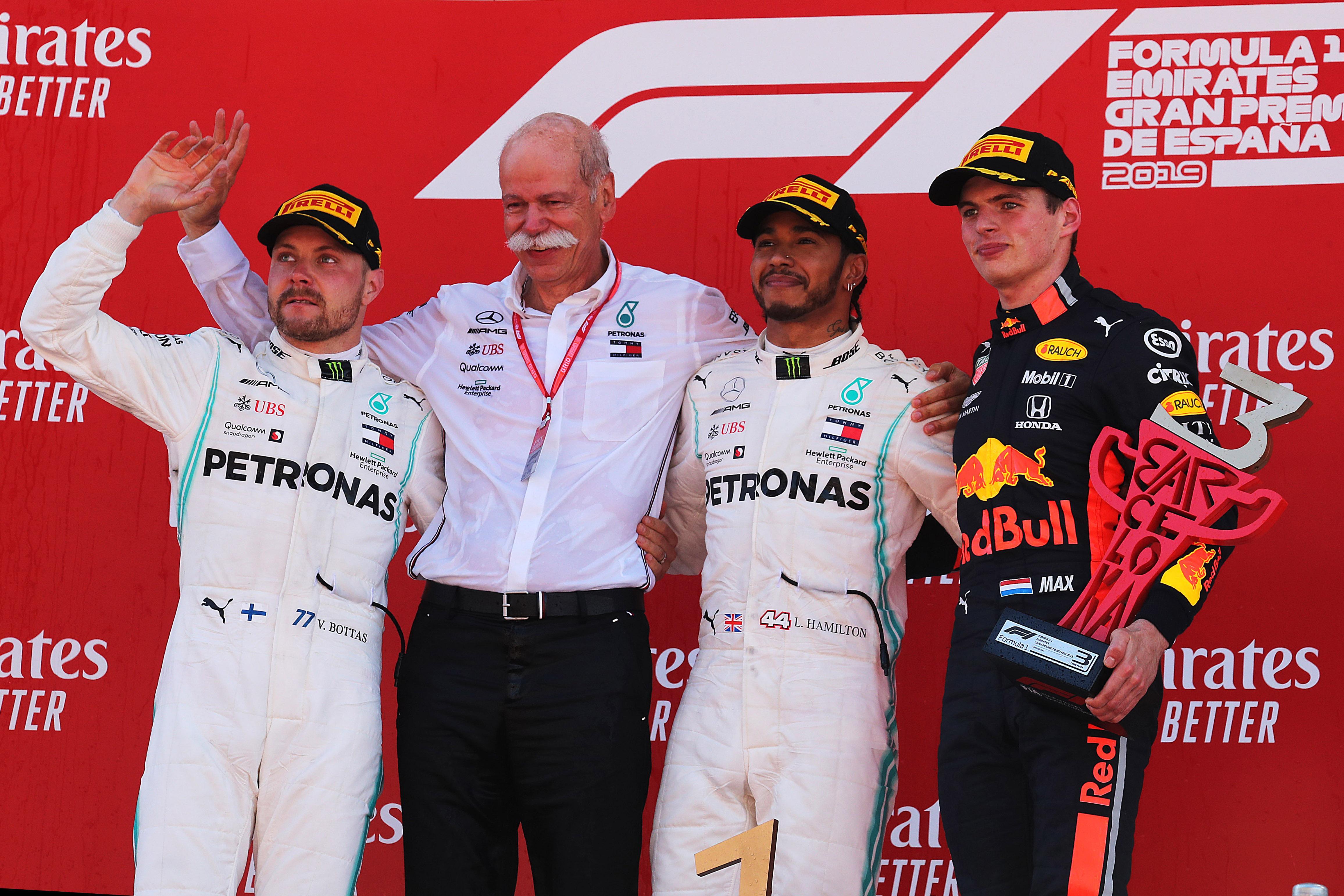 Il podio Mercedes a Barcellona, con al centro Dieter Zetsche