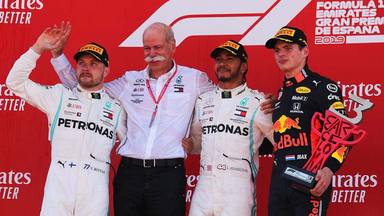 Il podio Mercedes a Barcellona, con al centro Dieter Zetsche