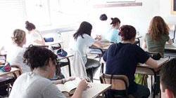 Incidente a scuola: cade plafoniera, due studentesse in ospedale