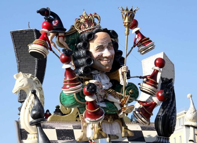 Carnevale di Viareggio, 50 mila persone alla sfilata dei carri 