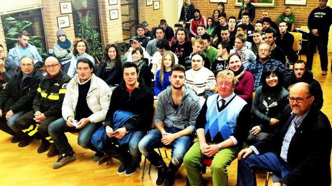Gli aspiranti bagnini a lezione