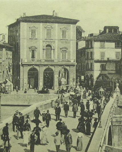 Una foto storica di ponte di Mezzo e di piazza Garibaldi considerata il punto di partenza per visitare la città