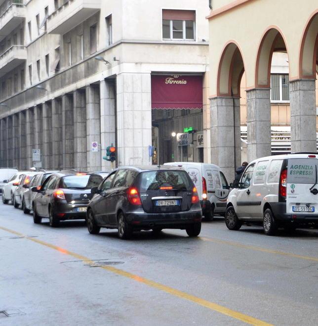 La corsia per i bus è sempre occupata
