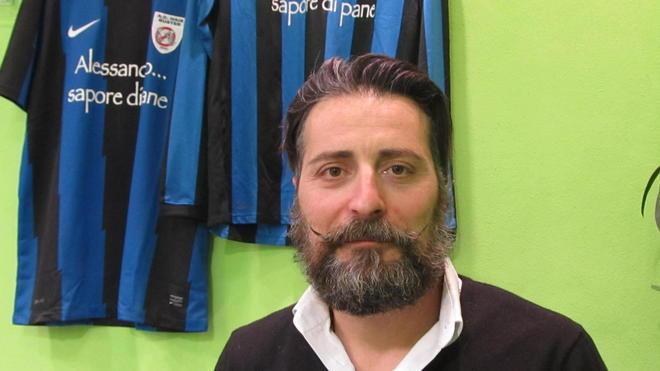Il presidente-parrucchiere non si rade finché vince 