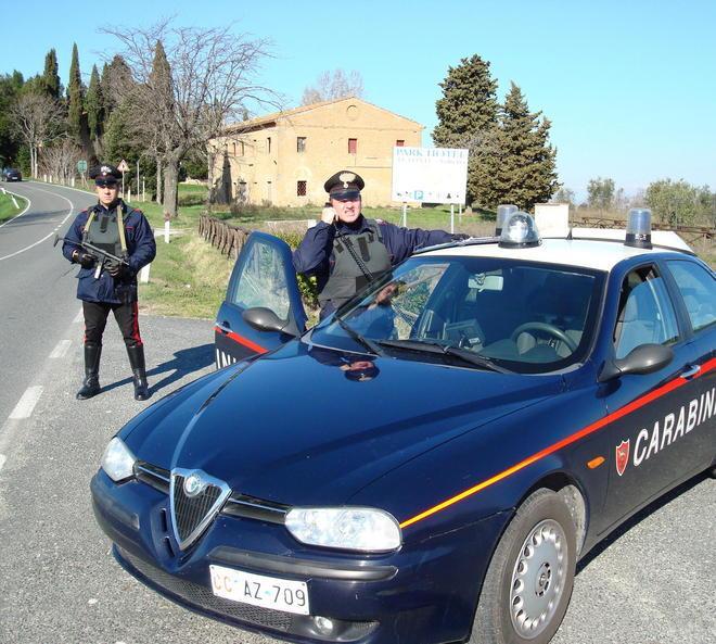 Padre e figlio in manette dopo l’inseguimento 