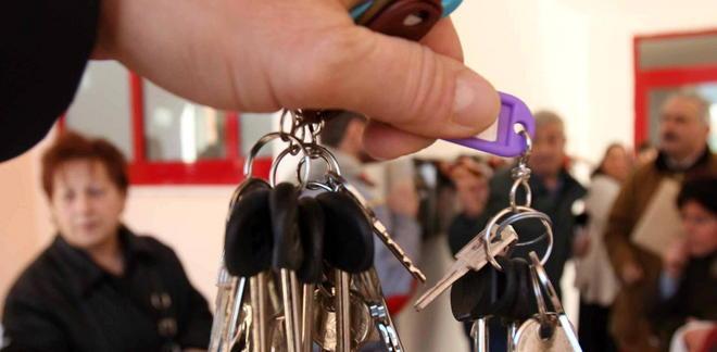 «Non ce la faccio più» Con 4 figli e senza casa 