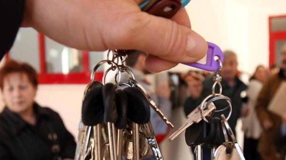 «Non ce la faccio più» Con 4 figli e senza casa