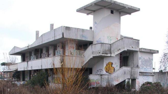 Scontro sul progetto per la caserma