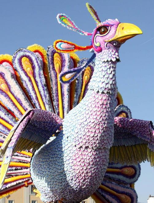 Viareggio rinasce con la festa ma non dimentica la strage