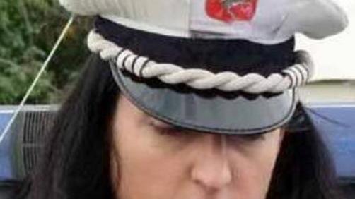 Bus navetta con fermata davanti a piazza Alberica