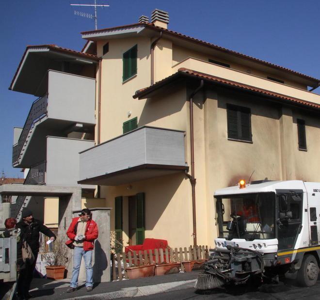Camper distrutto dall’esplosione della bombola del gas 