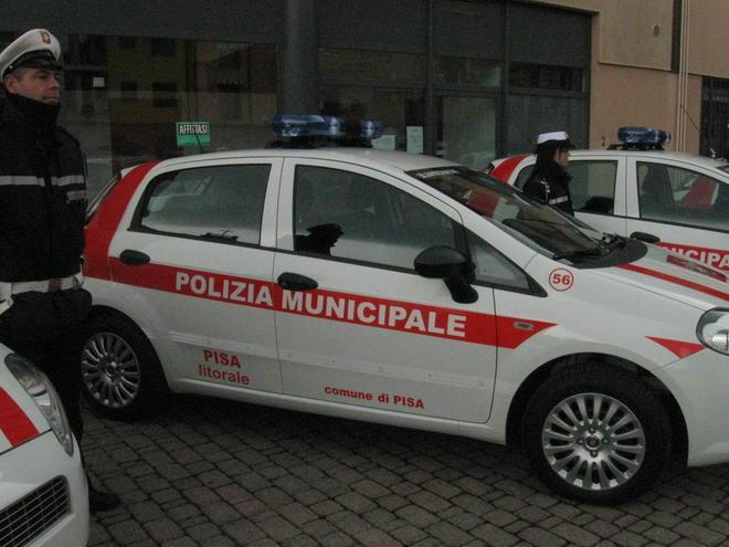 Giovane marocchina ruba due capi di abbigliamento in Corso Italia 