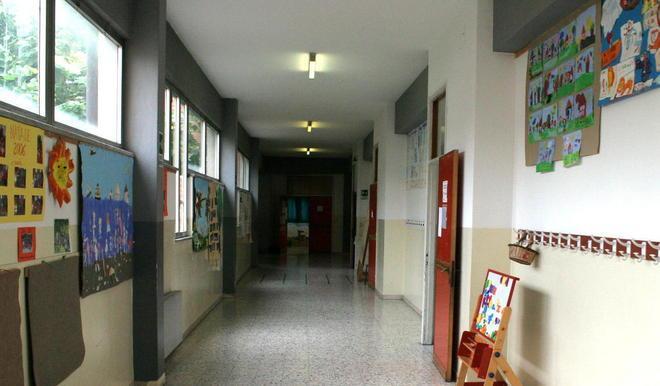 Scuole Barsanti, la pioggia si infiltra dalle finestre 