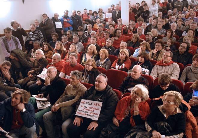 Pochi attimi di tensione poi tutti in assemblea 