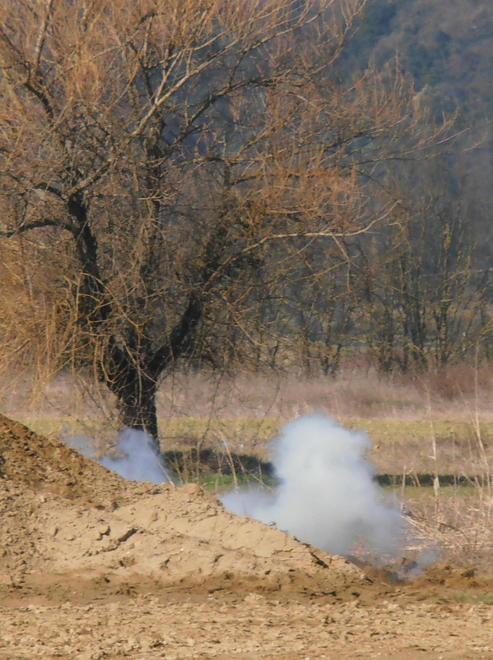 Fanno esplodere la bomba trovata dopo una frana 