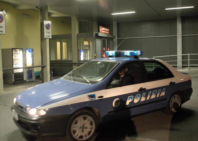 Pestato a sangue per soldi, due coltellate all’amico 
