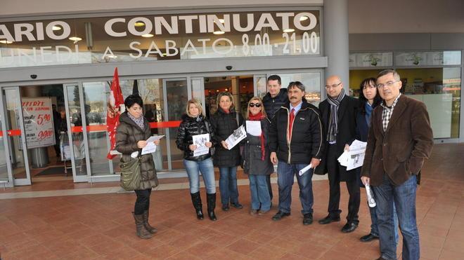 Commercio, anche il sindaco alla protesta contro gli orari liberi