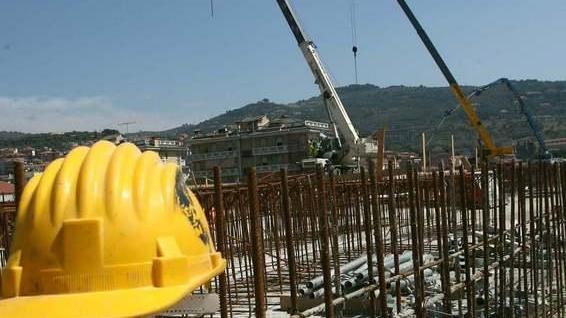 Sequestrate maschere fuorilegge