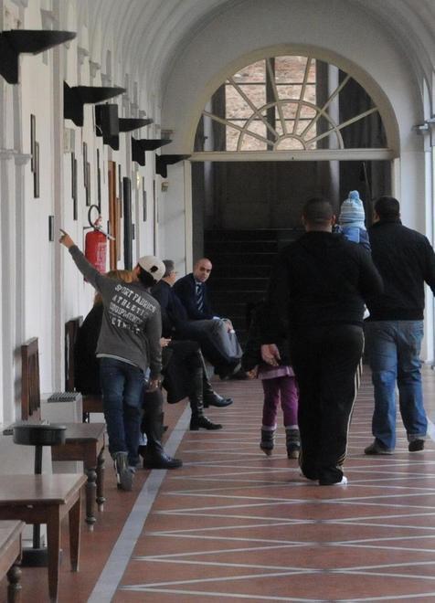 Chiuse in una stanza l’usciere comunale 