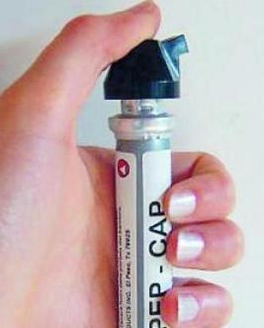 Intossicati uno dopo l’altro dallo spray al peperoncino 