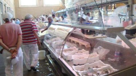Al mercato tranquillizzano i clienti