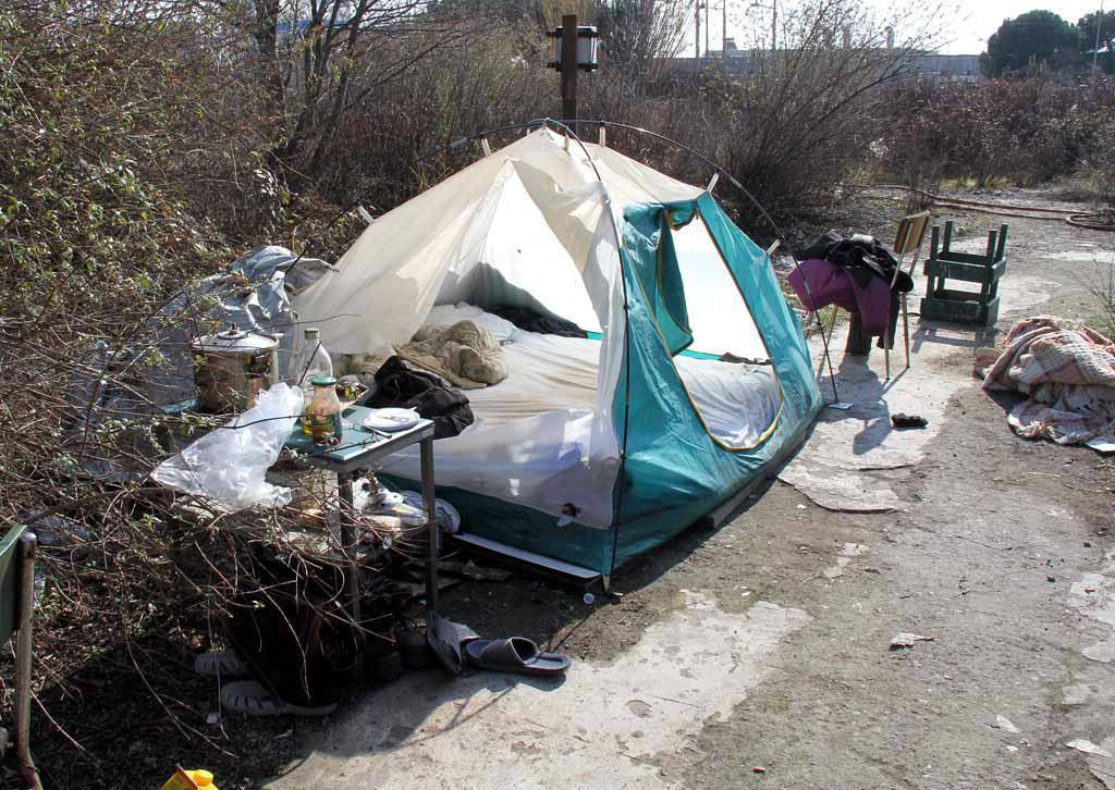 Incinta di 7 mesi muore in una tenda 