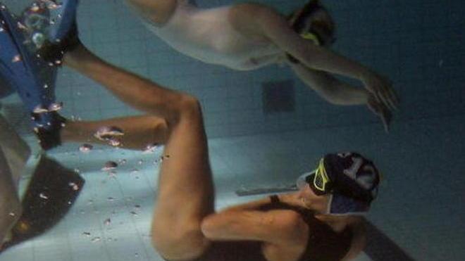 Pallaovale subacquea nella piscina di via Roma