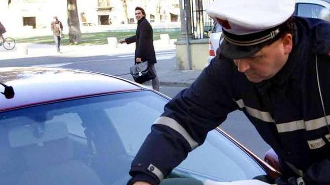 C’è aria di movida, sui lungarni una raffica di multe