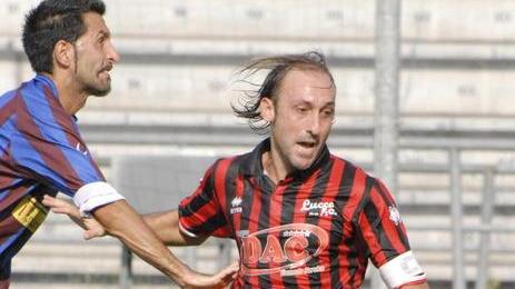 Tifosi in bicicletta da Lucca a Saltocchio per assistere al derby