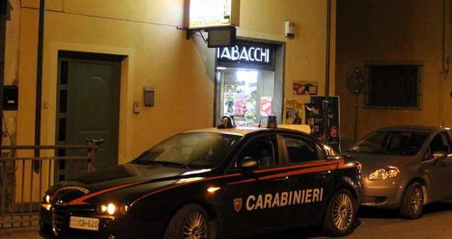 Bandito manda all’ospedale tabaccaio 
