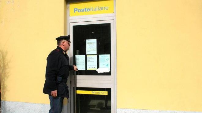 Pistola e volto coperto Anziano rapina le poste