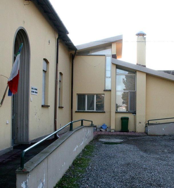 Crepe nei muri, il Comune chiude mezza scuola 