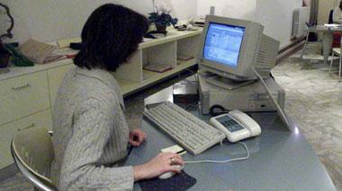 Banditi i documenti su carta, tutto sul web