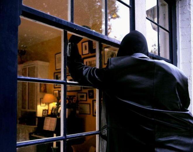 Preti, sindaci e polizia insieme a caccia di ladri