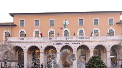 I No Tav occupano per quasi un'ora i binari della stazione ferroviaria