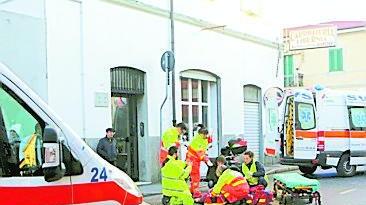 Fugge in auto e travolge una donna in bicicletta